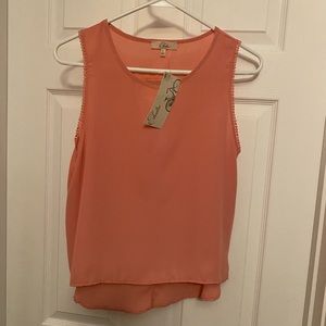 🌼Elodie sleeveless blouse size Large NWT🌼